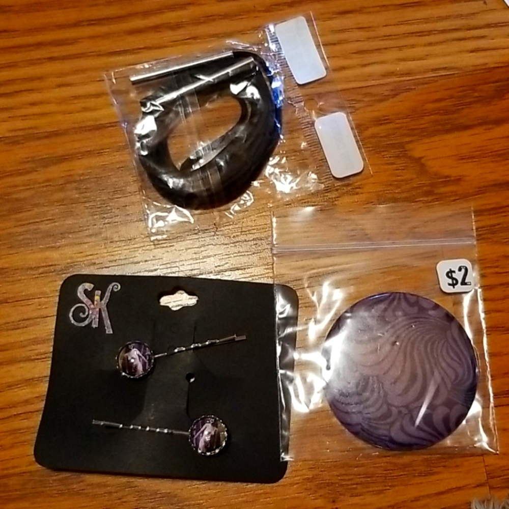 Hair pins, bow chocker, and little mirror